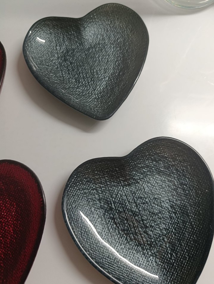 Kırmızı,mor,gri Kalp Şeklinde Modern Tabaklar - Görsel 4