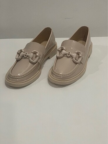 Nude loafer