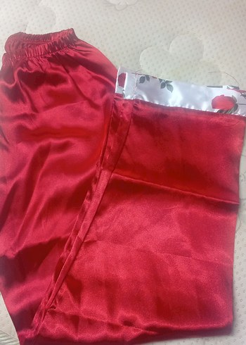 Kırmızı Çiçek Baskılı Kadın Pijama Takımı - Görsel 2