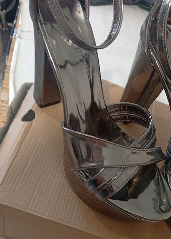 metalik Gri Platform Topuklu Kadın Ayakkabı - Görsel 2