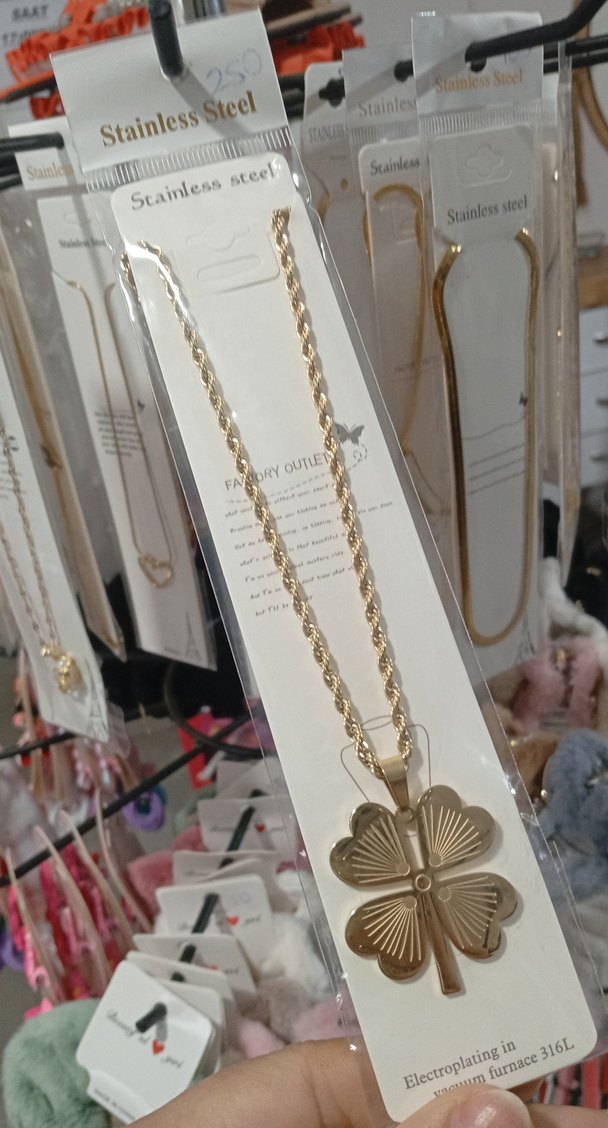 Çelik burgulu Uzun Zincir Detaylı Altın Renk Kadın Kolye - Görsel 2