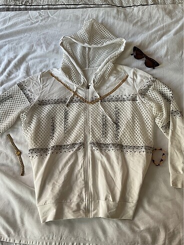 Beyaz kapüşonlu hırka sweatshirt