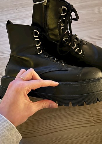 Siyah Deri Platform Bot - Görsel 3