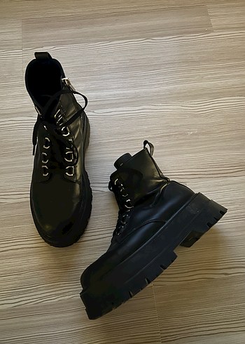 Siyah Deri Platform Bot - Görsel 2