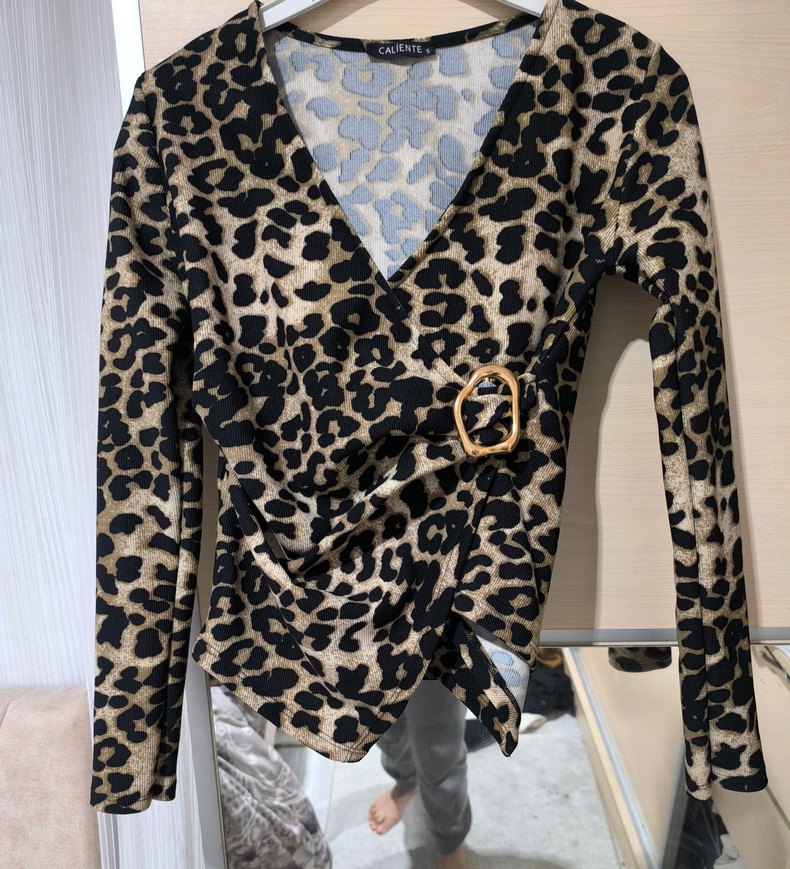 Kahverengi Leopar Desenli V Yaka Kadın Bluz - Görsel 2