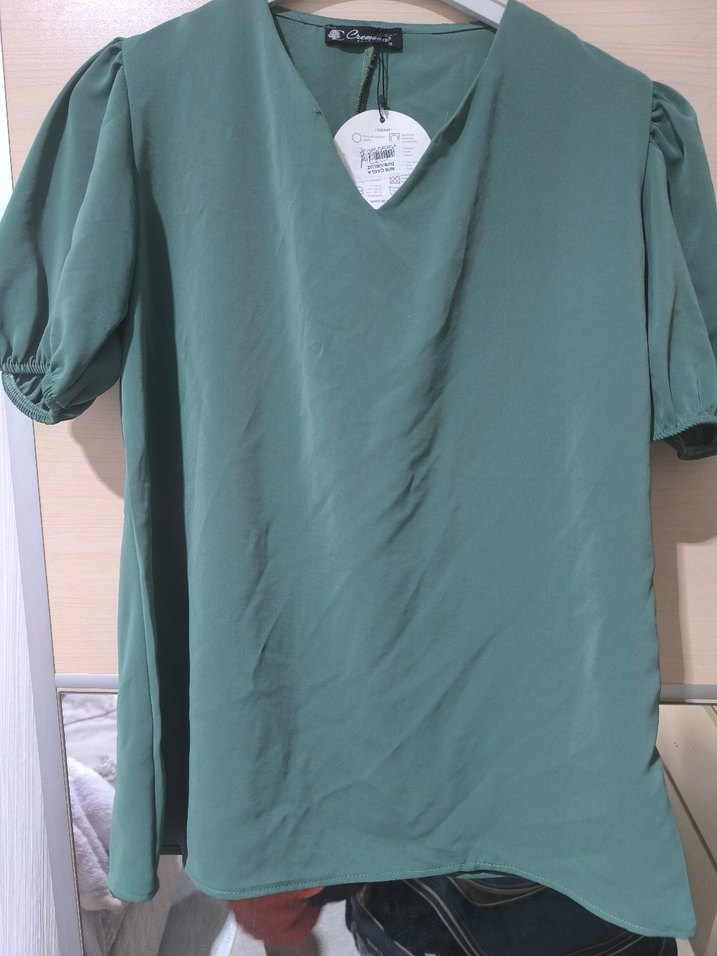 Yeşil Kısa Kollu Saten Bluz - Görsel 2