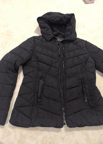 Siyah Kapüşonlu Fermuarlı Kadın Kışlık Mont - Görsel 3