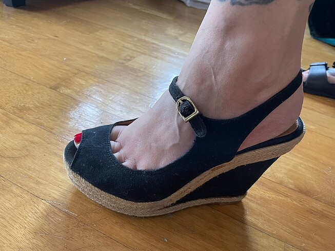 Stradivarius dolgu topuklu ayakkabı - Görsel 4