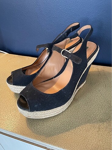 Stradivarius dolgu topuklu ayakkabı - Görsel 5