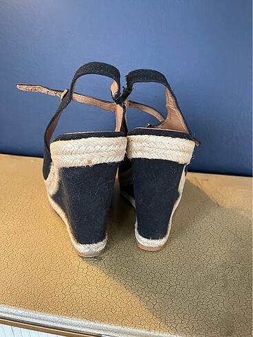 Stradivarius dolgu topuklu ayakkabı - Görsel 7