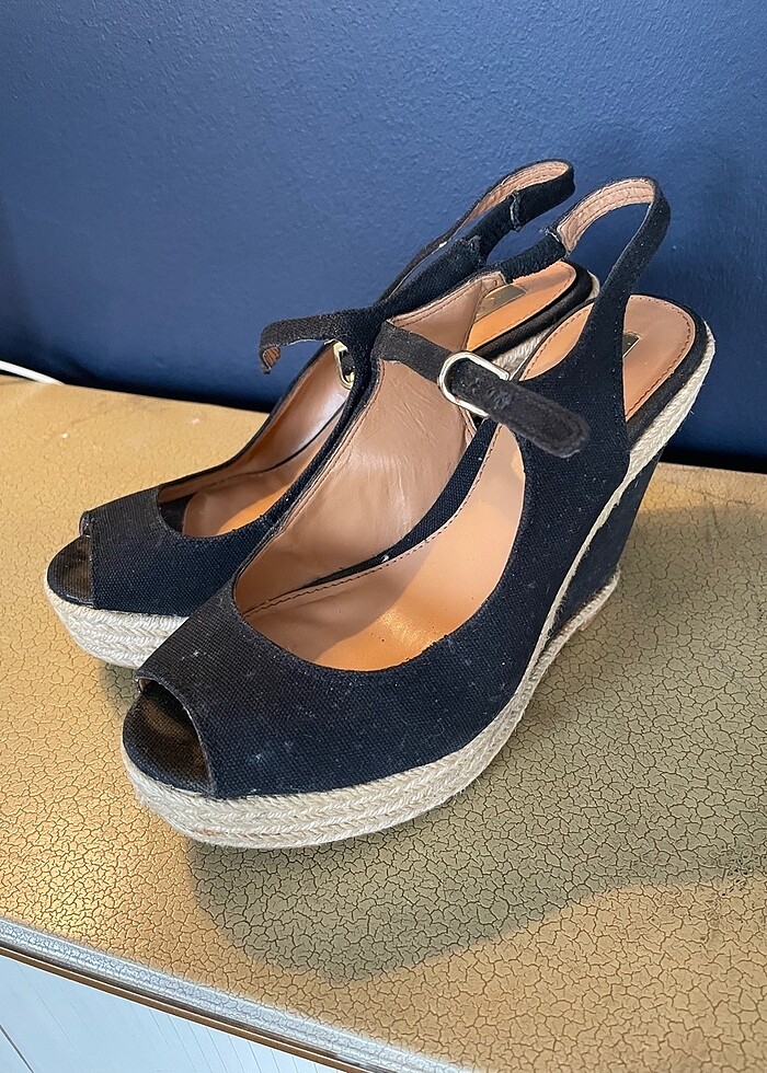 Stradivarius dolgu topuklu ayakkabı - Görsel 5