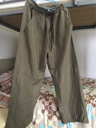Haki rengi paraşüt pantolon