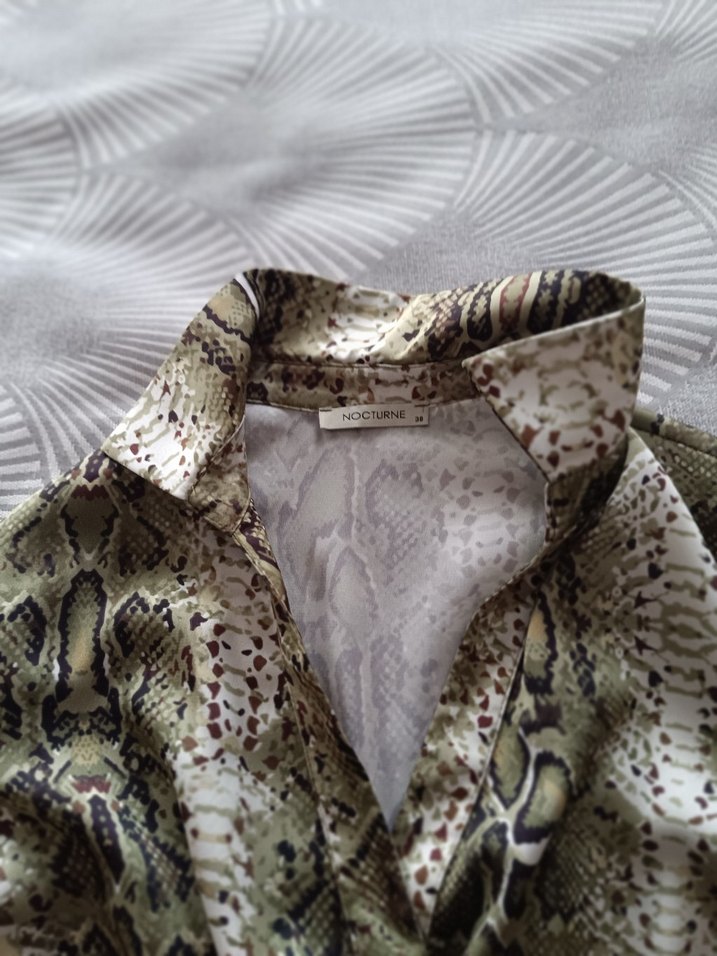 Yılan Desenli Uzun V Yaka Elbise - Görsel 2