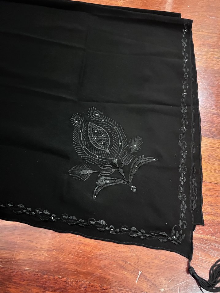 Siyah başörtü - Görsel 2