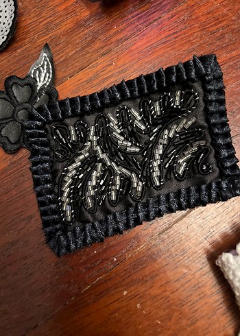 Beden Gotik Siyah Dantel ve Taşlı Süslemeler