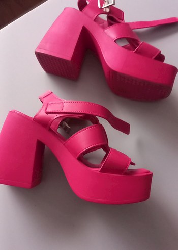 Pembe Tokalı Platform Topuklu Kadın Sandalet - Görsel 2