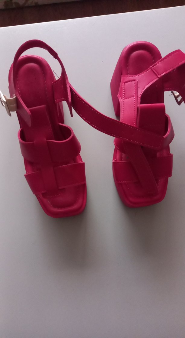 Pembe Tokalı Platform Topuklu Kadın Sandalet - Görsel 4