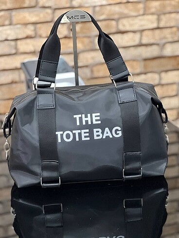 The tote bag yazılı valiz çanta