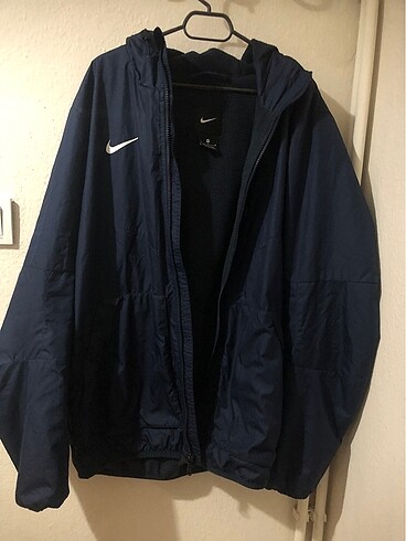 Nike mont