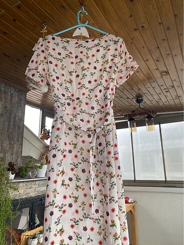 Trendyol & Milla Ekru Kayık Yaka Çiçek Desenli Kloş Elbise