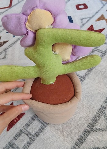 Beden Renk Mor Pastel Renkli Gülümseyen Peluş Çiçek