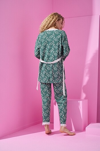 m Beden Arcan sabahlıklı pijama takımı