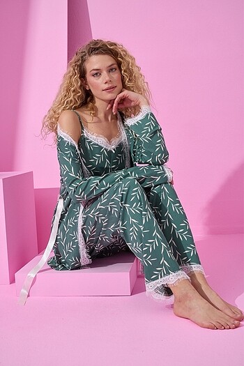 Arcan sabahlıklı pijama takımı