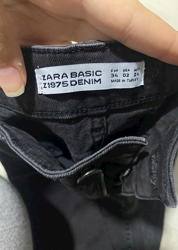 Zara Kadın Siyah Yırtık Detaylı Skinny Kot Pantolon