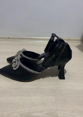 Fiyonklu Kadeh Topuk Kadın Topuklu Ayakkabı - Görsel 2