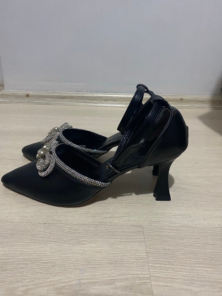 Fiyonklu Kadeh Topuk Kadın Topuklu Ayakkabı - Görsel 2