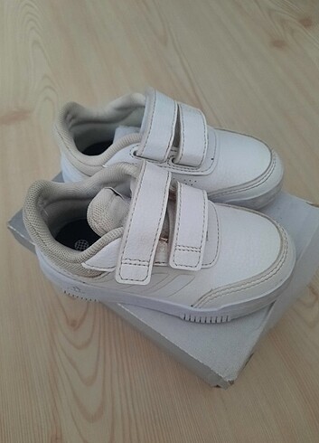23 Beden beyaz Renk Orjinal adidas ayakkabi 23.5 nunara