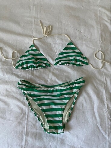 Çizgili bikini takımı