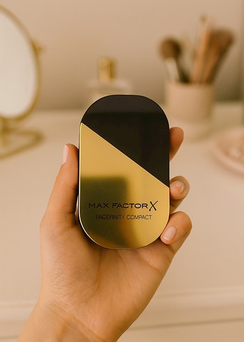 Max FactorX Facefinity Compact Pudra
