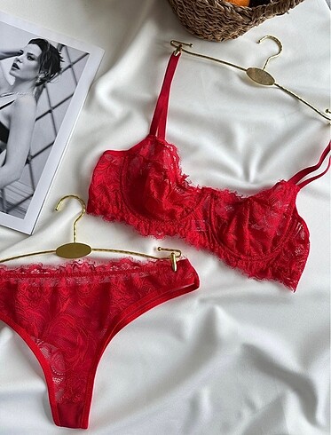 Diğer sıfır butiğimden ürün kırmızı dantelli bralet takım