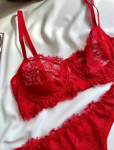 sıfır butiğimden ürün kırmızı dantelli bralet takım
