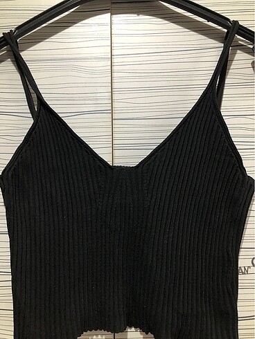 Diğer V yaka askılı crop