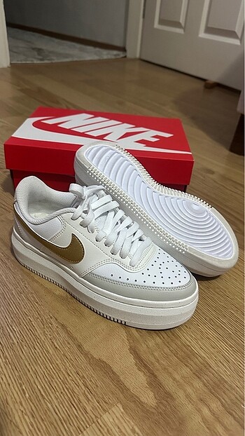 Nike court vision alta