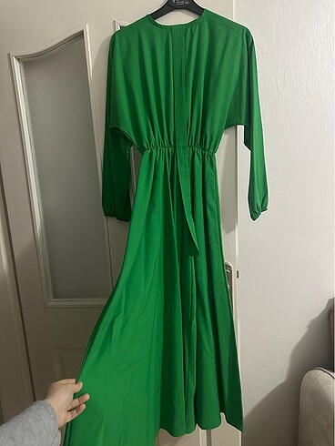 Yeşil Elbise - Görsel 2