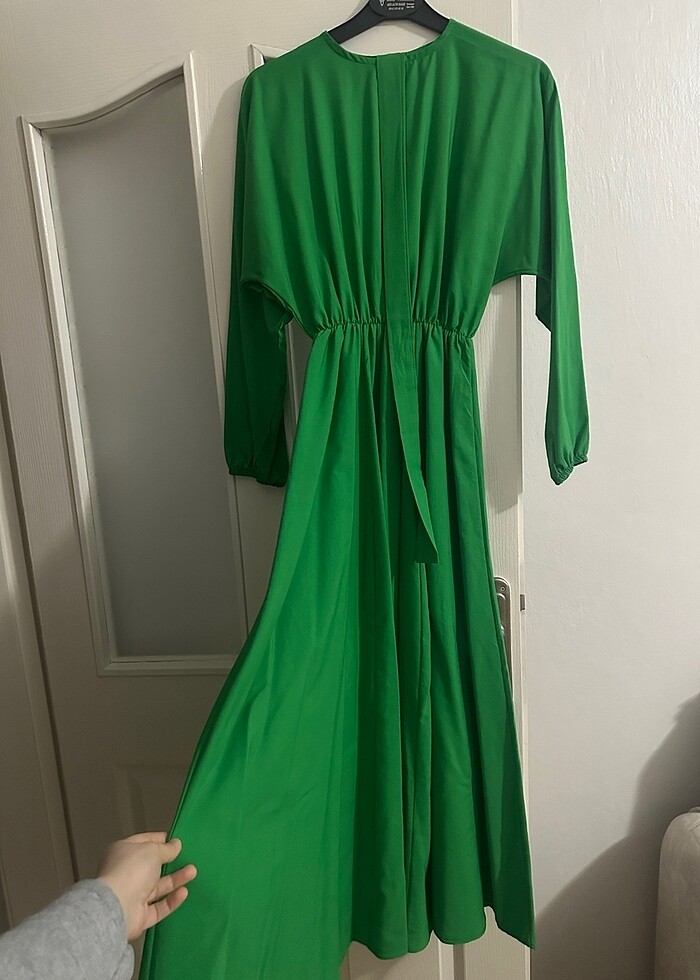Yeşil Elbise - Görsel 2