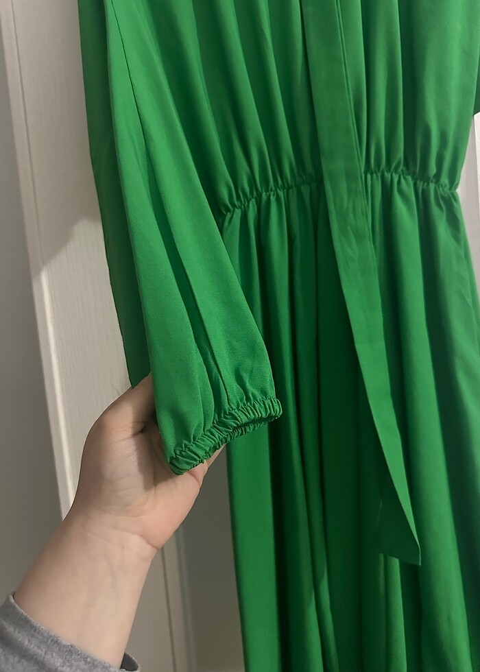 Yeşil Elbise - Görsel 3