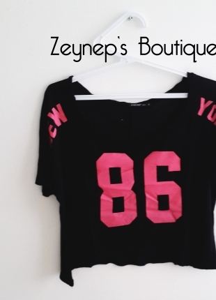 Siyah-Pembe Yarım T-Shirt :)