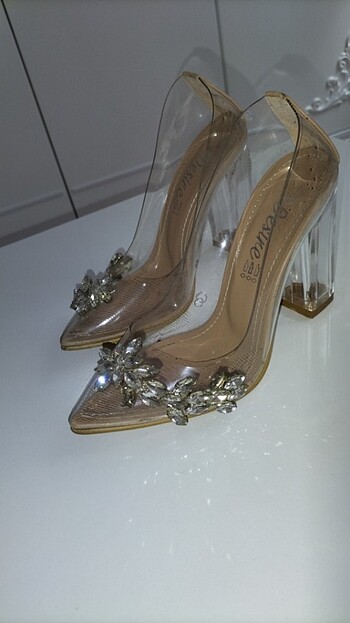Şeffaf stiletto