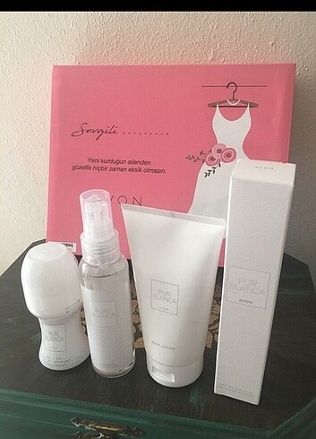 Avon pur blanca set