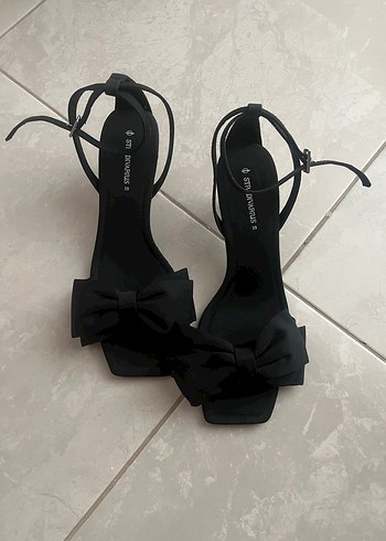39 Beden siyah Renk Stradivarius Siyah Topuklu Kadın Sandalet