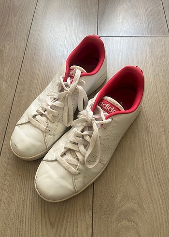 Beyaz Bağcıklı Kadın Spor Ayakkabı