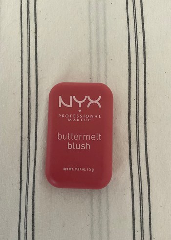 NYX Buttermelt Krem Allık