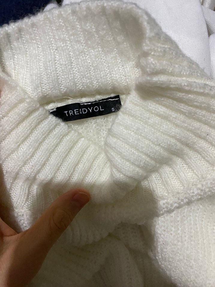 Ekru Yumuşak Dokulu Boğazlı Triko Kazak - Görsel 2