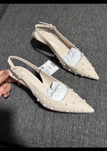 Mango Beyaz Tokalı Stiletto Topuklu Kadın Ayakkabı