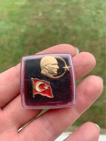 Rozet Atatürk ve Türk bayrağı