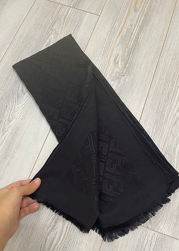 Beden Fendi şal